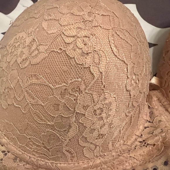 Lacey bra with underwire. 40C. Tan. EUC - Picture 2 of 7